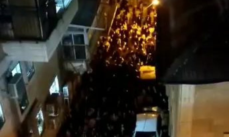 הזוי: חסידי 'תולדות אברהם יצחק' הצטופפו בחג. תיעוד