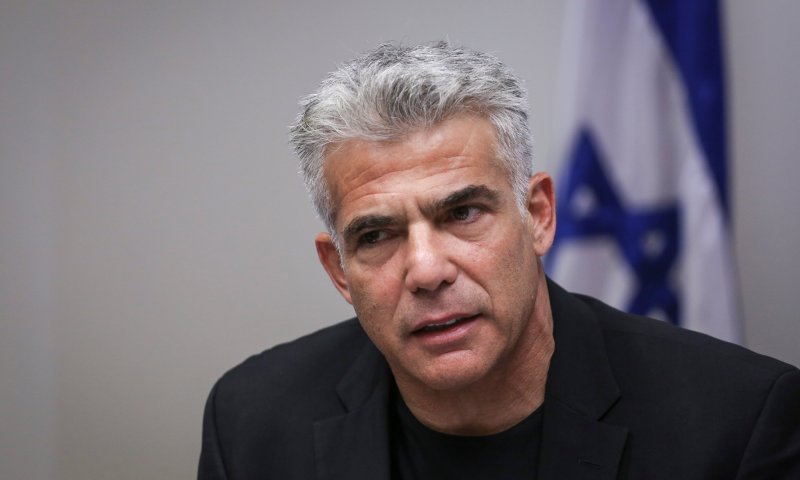 צייץ וחטף: לפיד המליץ על מקור ראשון והותקף