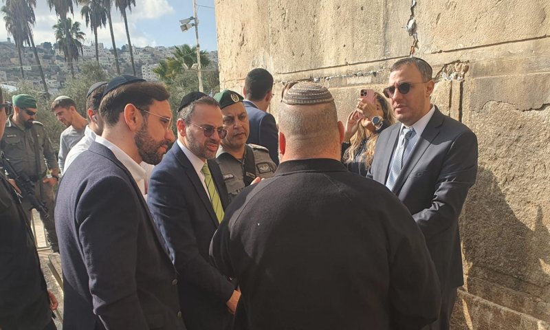 השר בוסו בחברון: "חיזוק מערך הבריאות &ndash; ביטוי חשוב לריבונות"