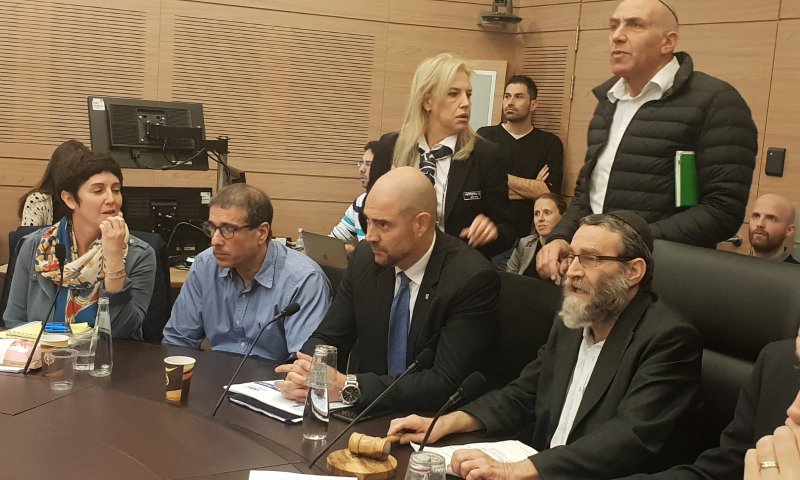 עודה: "אתה חצוף!" זוהר: "אתה מתוק" עימות בוועדה