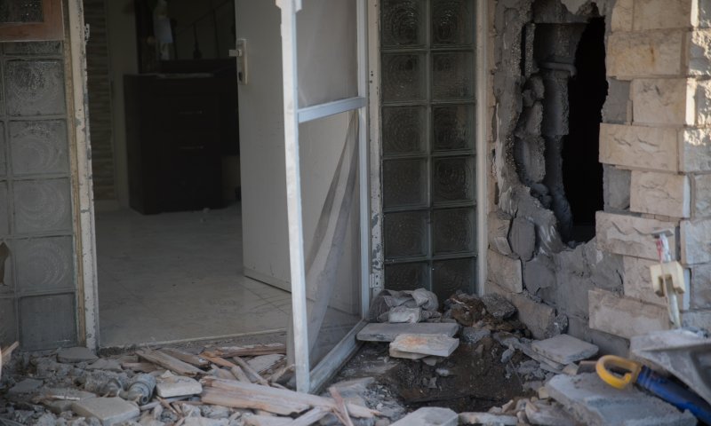 בן 60 נהרג מפגיעה ישירה של רקטה באשקלון