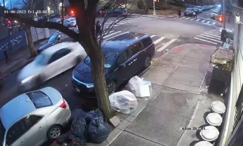 חשד לאירוע אנטישמי: חרדי נדרס בניו יורק ונפצע קשות