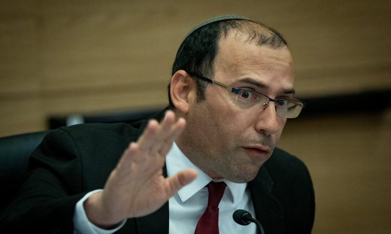 רוטמן דורש למנוע מהנשיאה חיות להשתתף בדיון נגדו