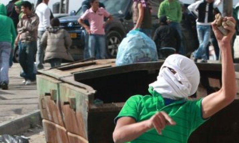 תוך שעה: 4 פיגועי אבנים; אדם אחד נפצע