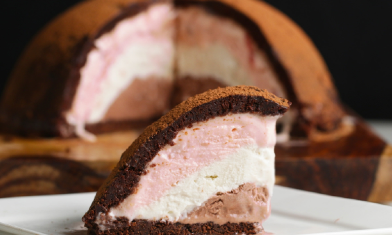 מומלץ בחום: כך תכינו עוגת גלידה מרהיבה לשבת