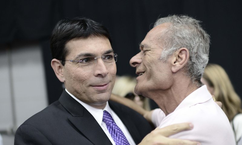 דנון למשפ' החטופים: אינני איש בשורות