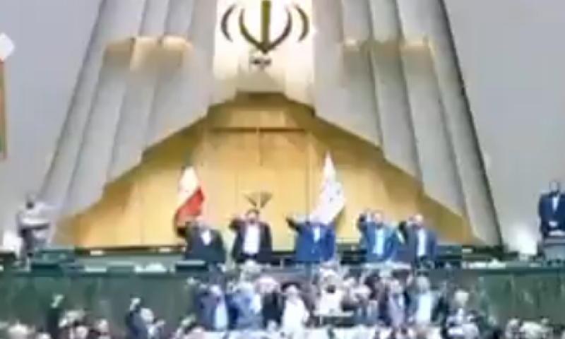הפרלמנט האיראני חגג: "הנחית מכה על האויב"