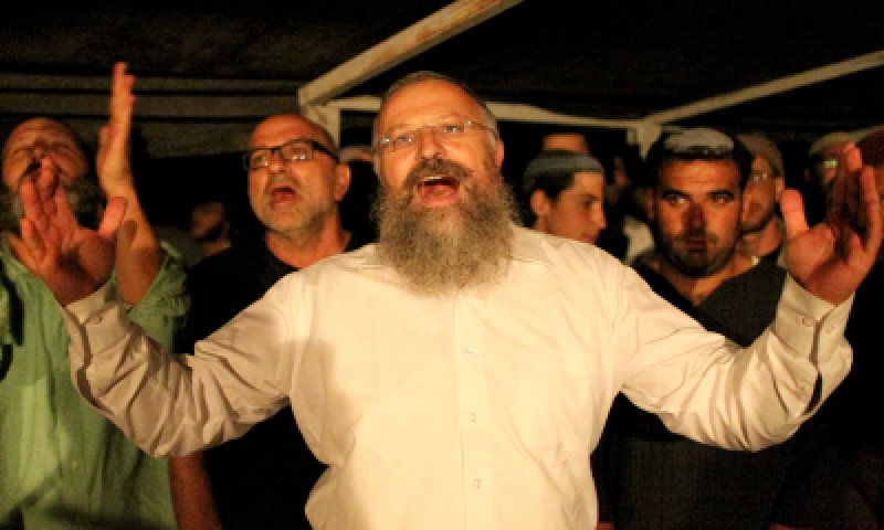 הרב שמואל אליהו במעמד הסליחות בהריסות חומש: "יקום כאן ישוב לתפארת"