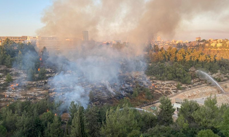 שריפה בגבעת שאול: החל פינוי רחוב בית הדפוס