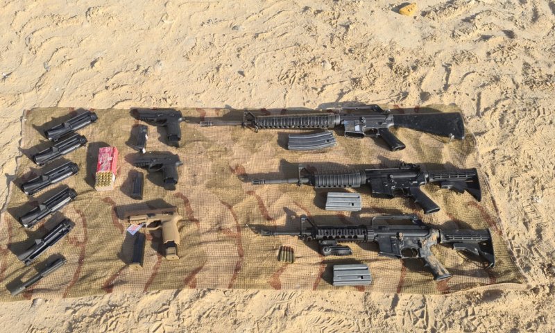 אקדחים רובים ותחמושת: סוכלה הברחת נשק לטרור