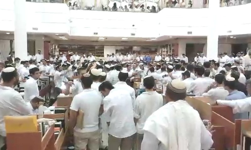 צפו: הבדלה במוצאי יום כיפור בישיבת עתניאל