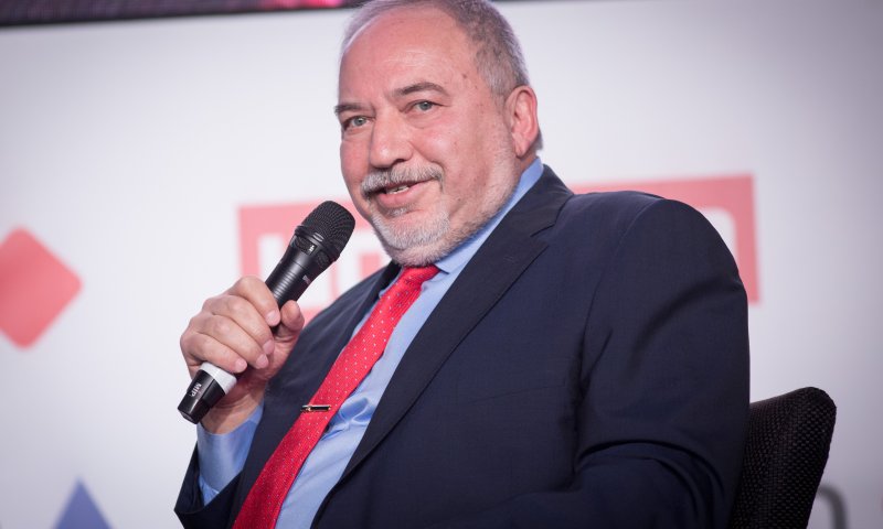 דרמה: ליברמן המליץ על גנץ שהגיע ל-61 ממליצים