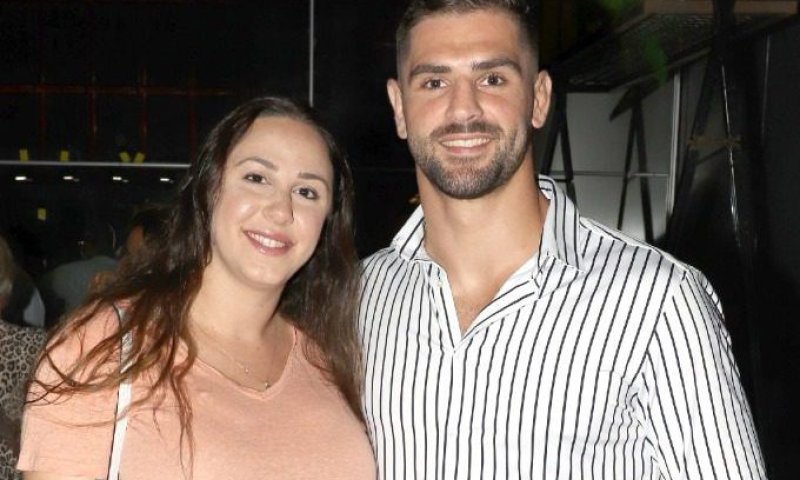 אלוף אולימפי וקורא ספרים: פיטר פלצ'יק ואישתו בהשקה