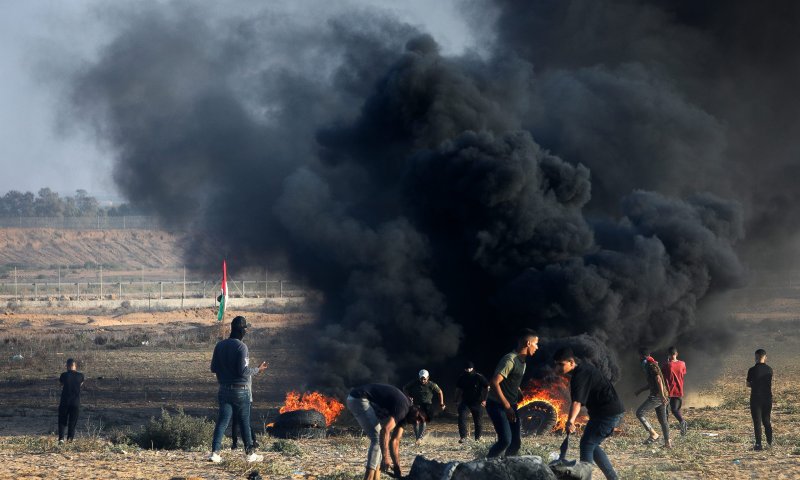 טרקטור חדר בגבול בלבנון; פלסטינים התפרעו בעזה