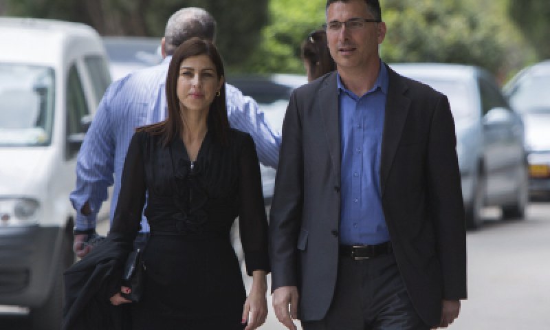 תגידו מזל טוב לגאולה אבן וגדעון סער