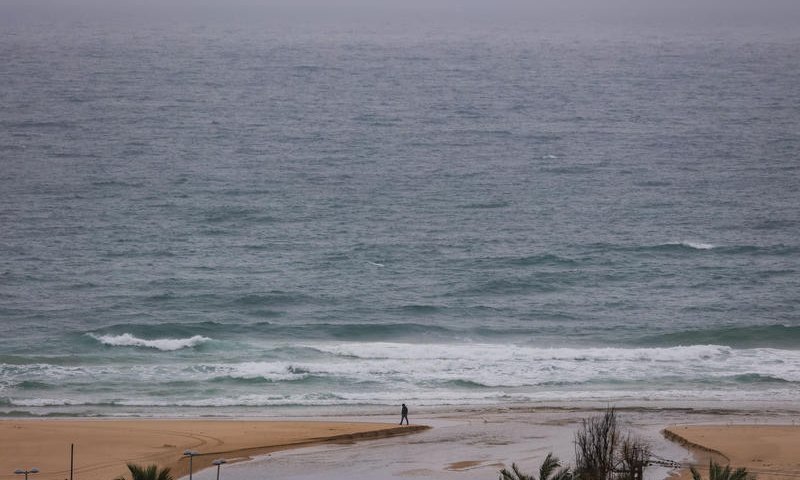 משרד הבריאות מזהיר: "לא להתקרב לחוף הים"