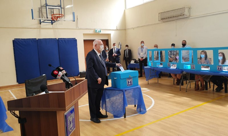 ריבלין הצביע בבחירות לכנסת: "מודאג מאד"