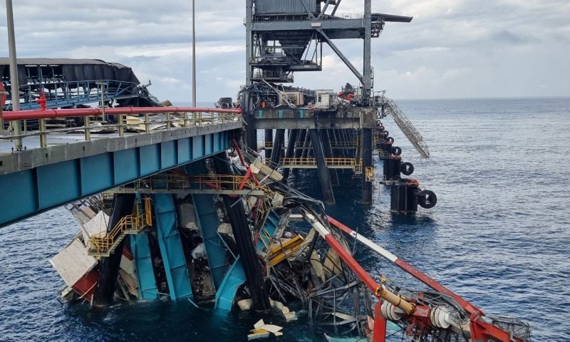 שעות אחרי קריסת העגורן: נמשך החיפוש אחר הנעדרים