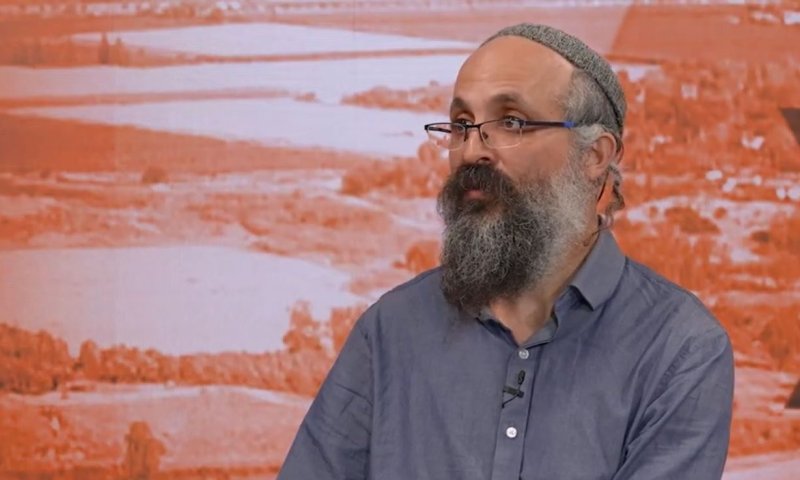 "מתיישבים לשיחה": אברהם סנדק עדיין מחפש צדק