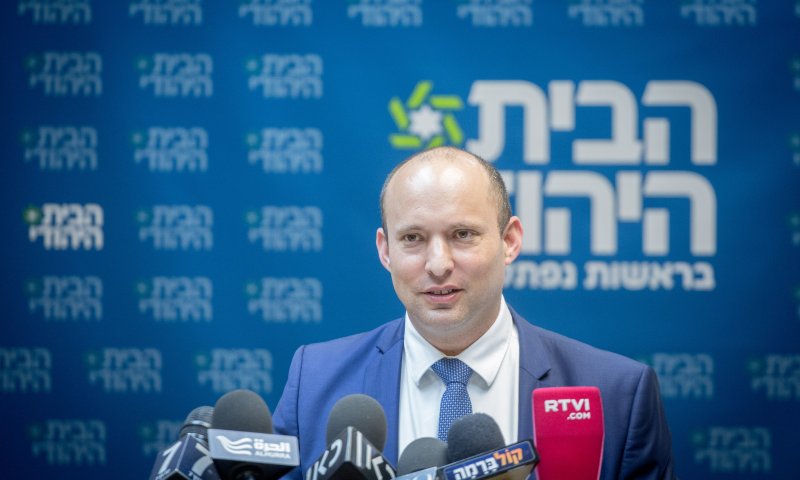 אורי האשים, בנט עוקץ: אמסור לו את המספר שלי