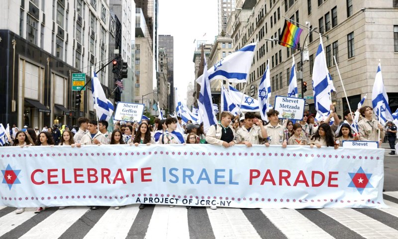 עשרות אלפים צועדים בניו יורק: חוגגים 75 לישראל