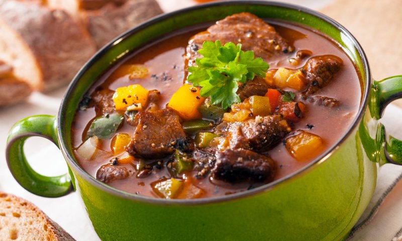 מחמם את החורף: מתכון לתבשיל בקר וירקות בקדרה