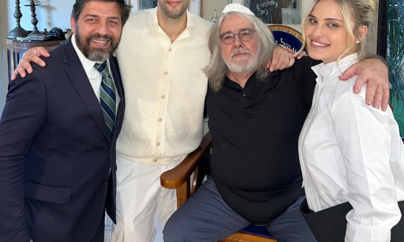 מרגש: כוכבת הילדים והנוער חושפת את השם של בנה השני