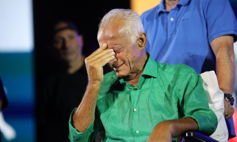 הצדעה מרגשת למתי כספי: המוזיקה, הדמעות והתרומה לחטופים