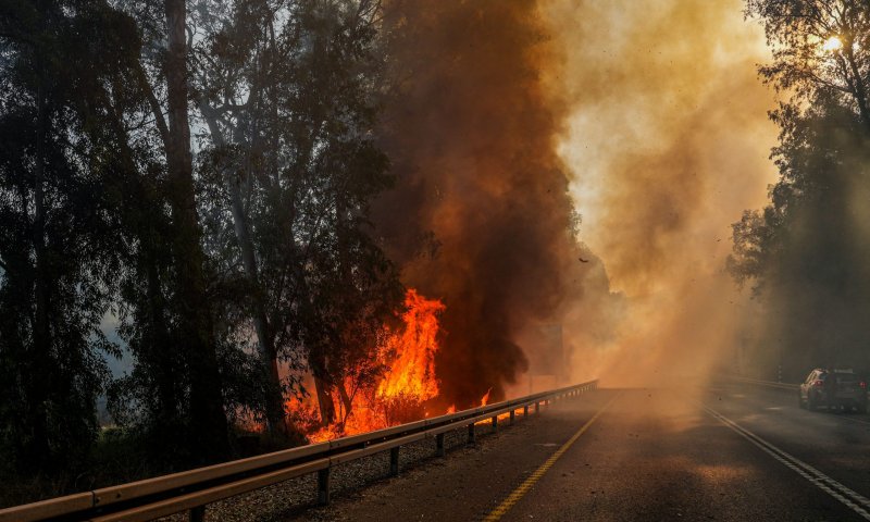 יחידת החילוץ המיוחדת הוקפצה לסייע בשריפה בבית שמש
