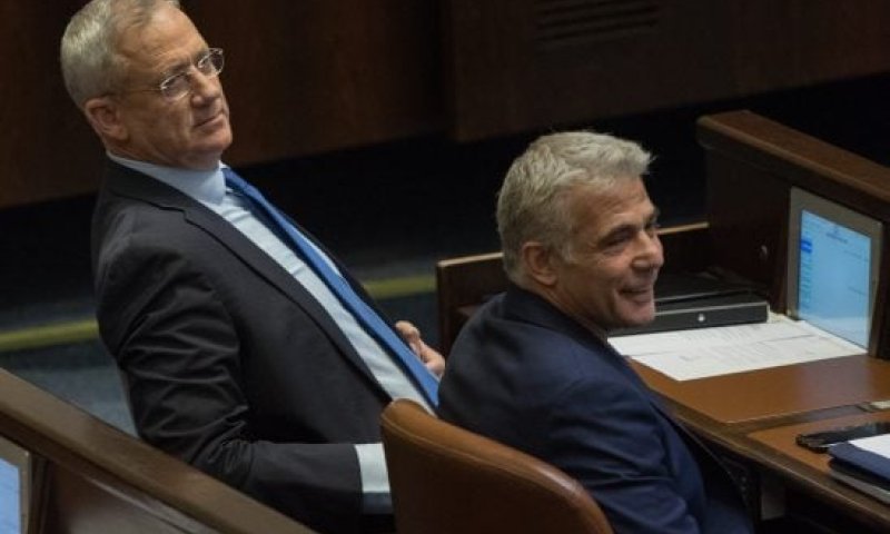 יאיר לפיד: "לא מתחייב להמשיך להיות שני לגנץ"