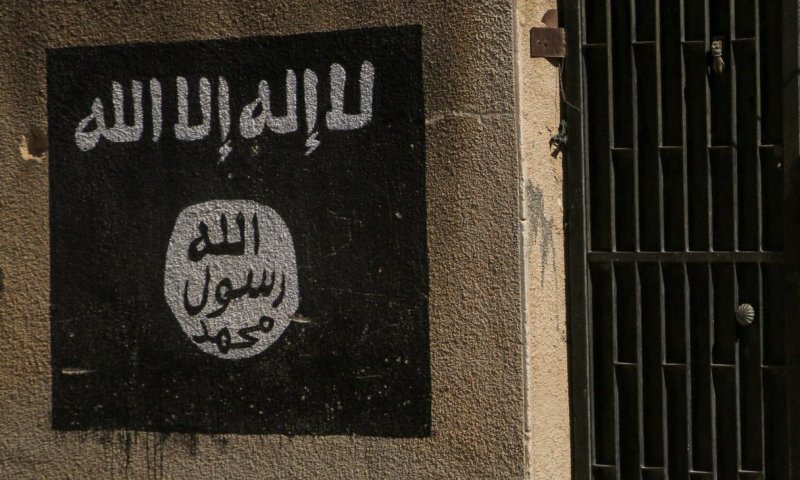 הרגע שבו הלוחם עם פאץ' דאע"ש ניסה לעבוד על המצלמה