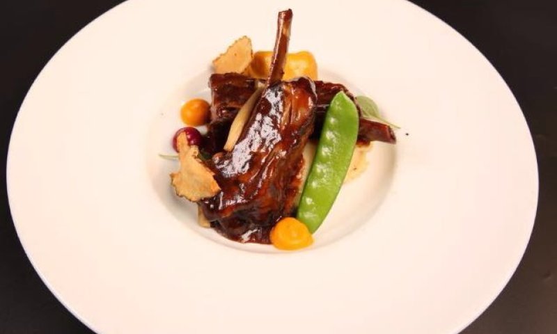 מנה קלה לראש השנה: טלה מקורמל על מצע תפו"א