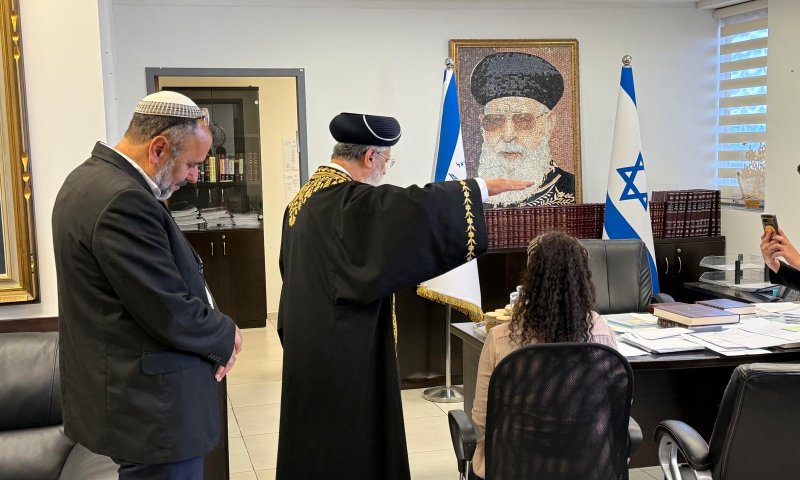 אחרי שש שנות סירוב: שודד הבנקים נתן גט לאשתו