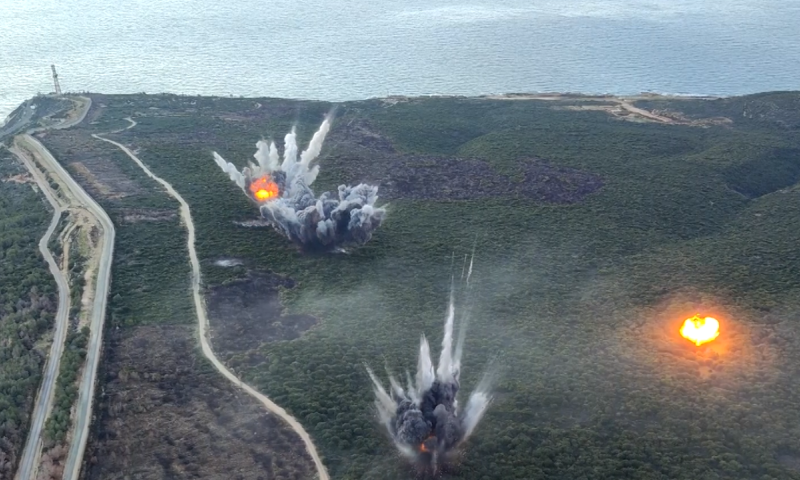 גייזרים באוויר: צה"ל מעלה את מנהרות חיזבאללה באש | צפו