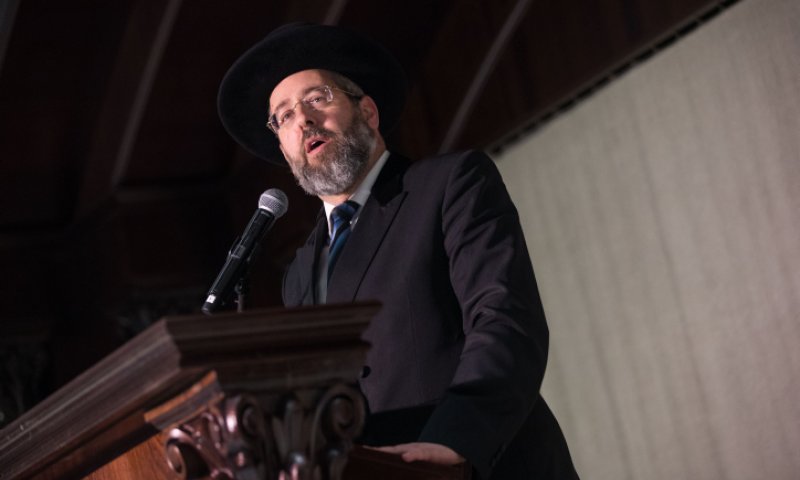 הרב הראשי הגר"ד לאו: "אני לא יכול להסתכל לו בעיניים"