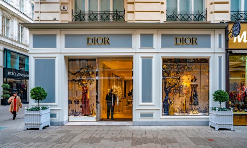 תצוגת הגברים של דיור מציגה את קייט מוס ובתה לילה גרייס