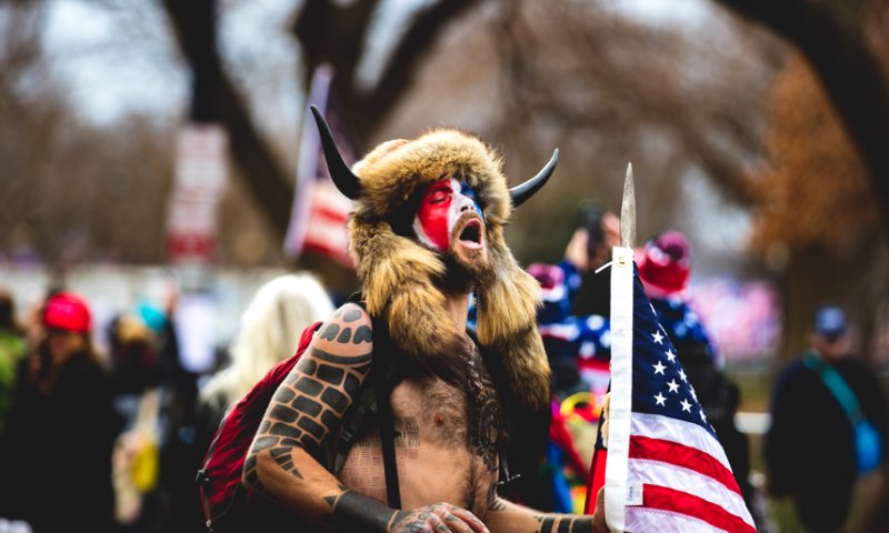 כמה שנים בכלא קיבל גיבור הפריצה לקפיטול?