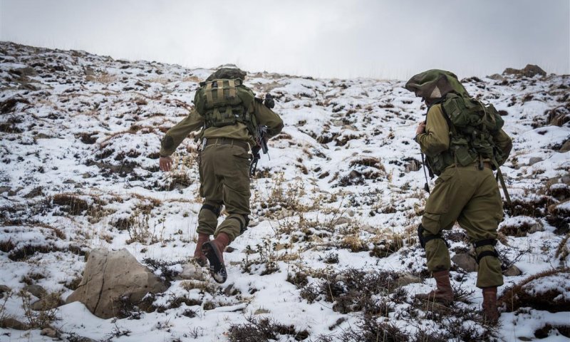 תמונות: הצנחנים מדלגים בשלג ראשון בחרמון