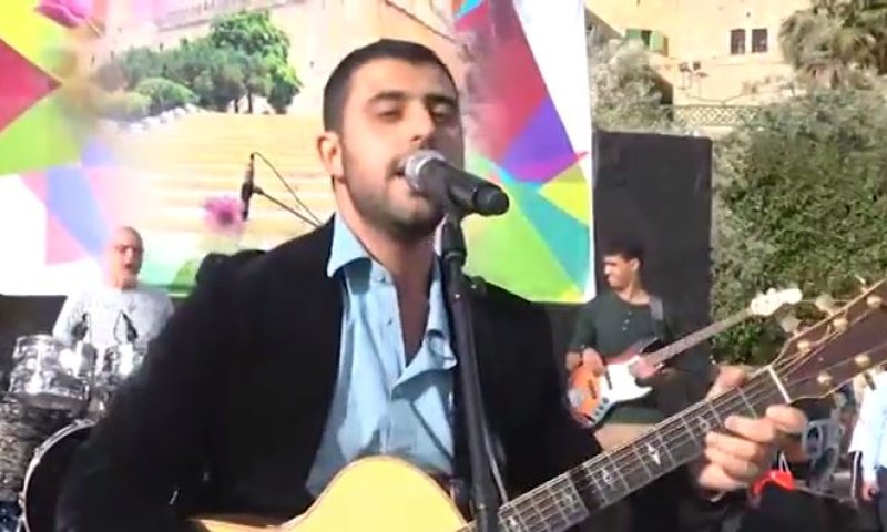 צפו: קליפ מופע פסח בחברון עם גדולי הזמר החסידי
