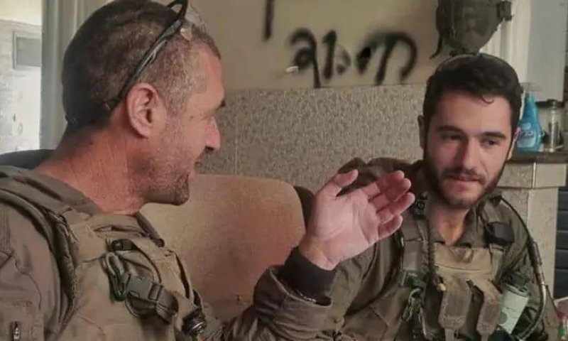 האב השכול נפגש עם הלוחמים שירו בטעות בבנו