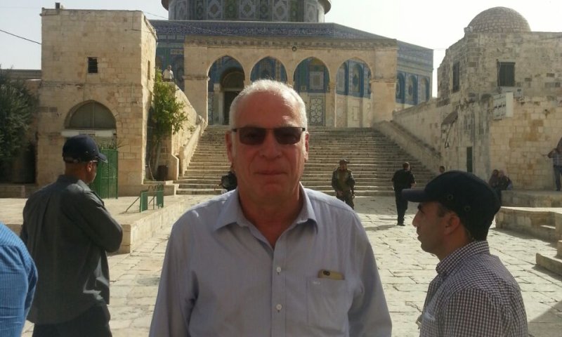 בעת ביקור השר אריאל מתקפת בלוקים בהר הבית