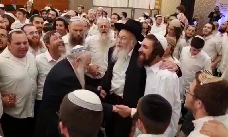 חתונת הנכדים: צפו בריקוד של הרב דרוקמן והרב טאו