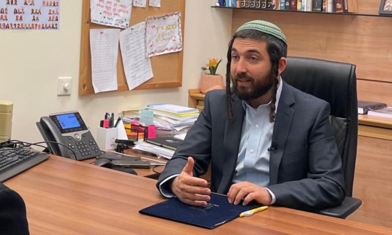 פודקאסט צינזר ראיון עם סוכות: "הופתענו שהוא בן אדם"