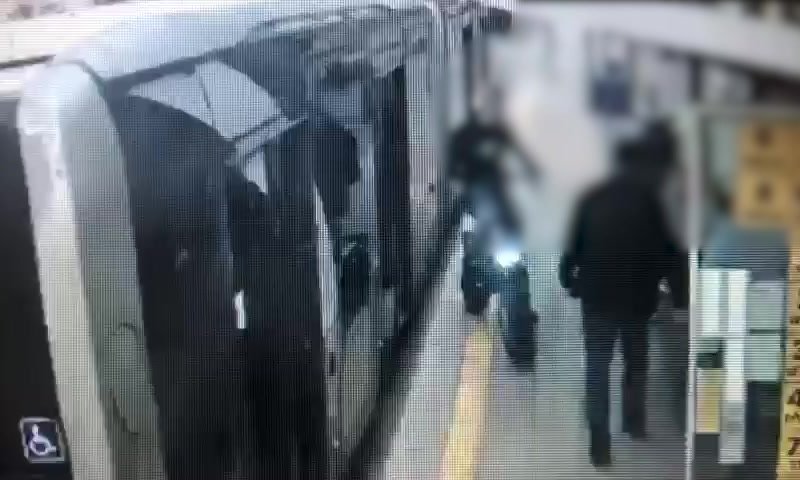 כתב אישום מזעזע: דחף בן 70 לגלגלי המטרונית