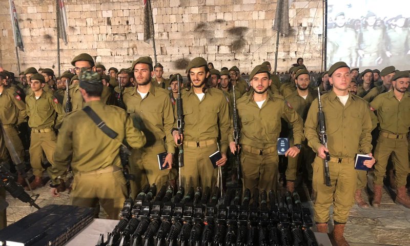 שבועיים לאחר הפיגוע: חיילי "נצח יהודה" הושבעו בכותל