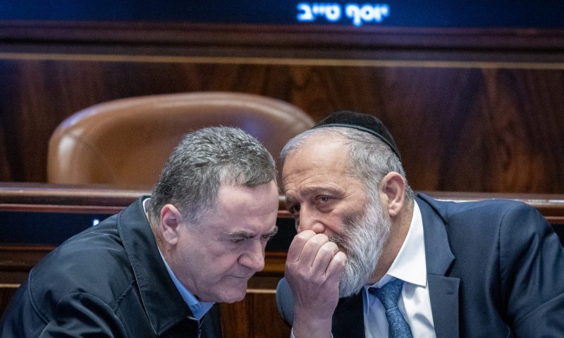 החרדים מחזירים אש: אין קשר בין חוק הגיוס לעסקת החטופים