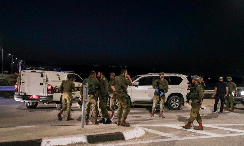 מתיישב ניסה לדרוס קצין, חבריו ידו אבנים על חיילים