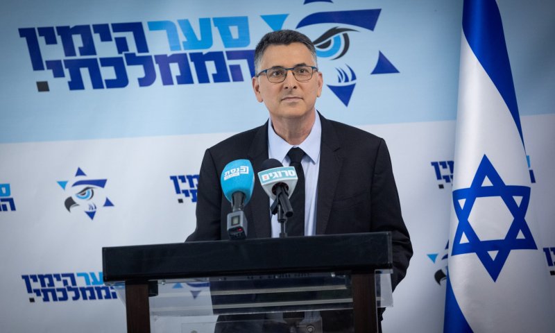 לאחר אירועי הלילה: שר החוץ יצא לביקור מדיני דחוף בהולנד