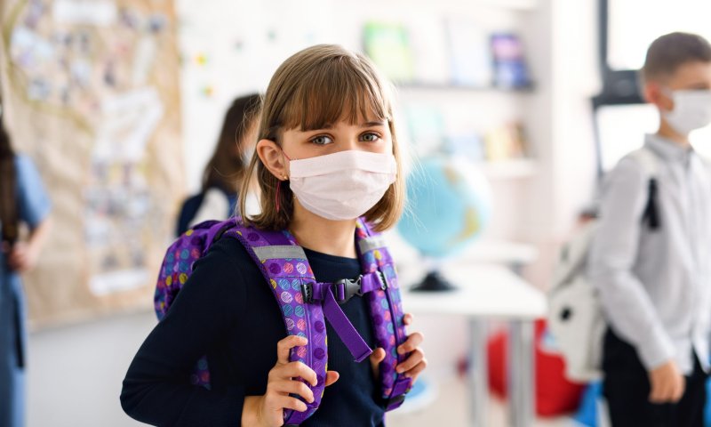 מסיכה בבית הספר. נקודה כואבת ומחניקה