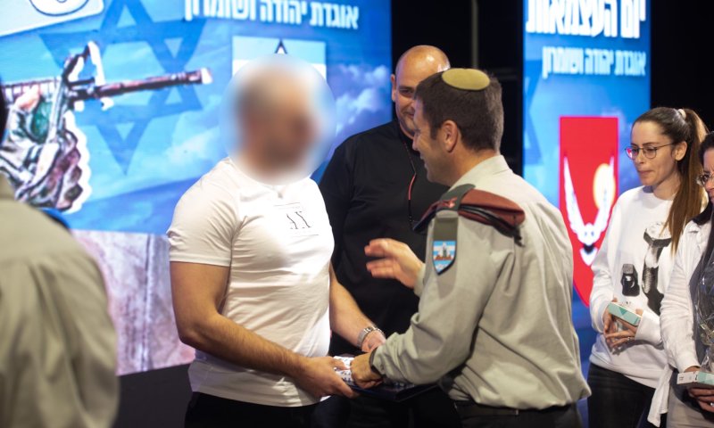 צל"ש מפקד האוגדה לקצין שנטרל מחבל בעודו פצוע